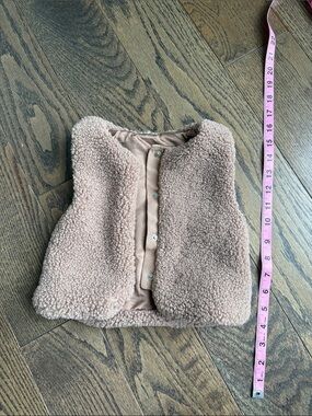 Teddy Sherpa Snap-Front Vest in Soft Beige 3-4 years old EUC
